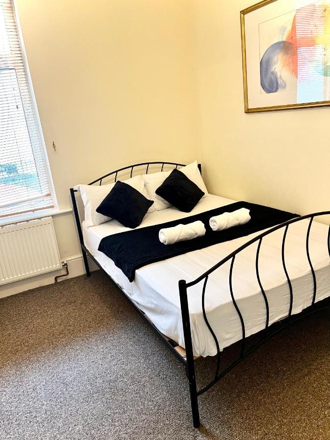 Aldgate Holiday Rooms London Exteriör bild